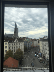 Der Firmenname ist Ärztezentrum Einsteinstrasse