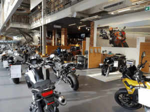 Der Firmenname lautet BMW Motorrad Zentrum München